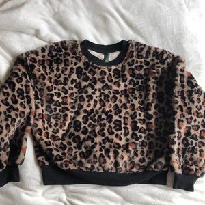 Soft cheetah sweater/crew neck